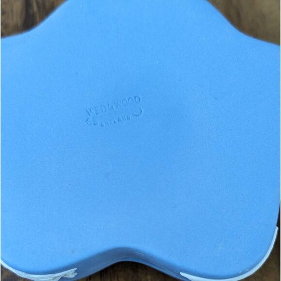 Wedgwood Pentafoil Jasperware Candy Box Pale Blue Cloud Shape 4"x1.5" - Picture 7 of 9